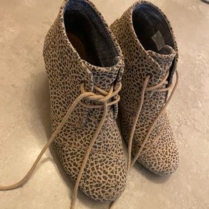 Toms cheetah booties size 7